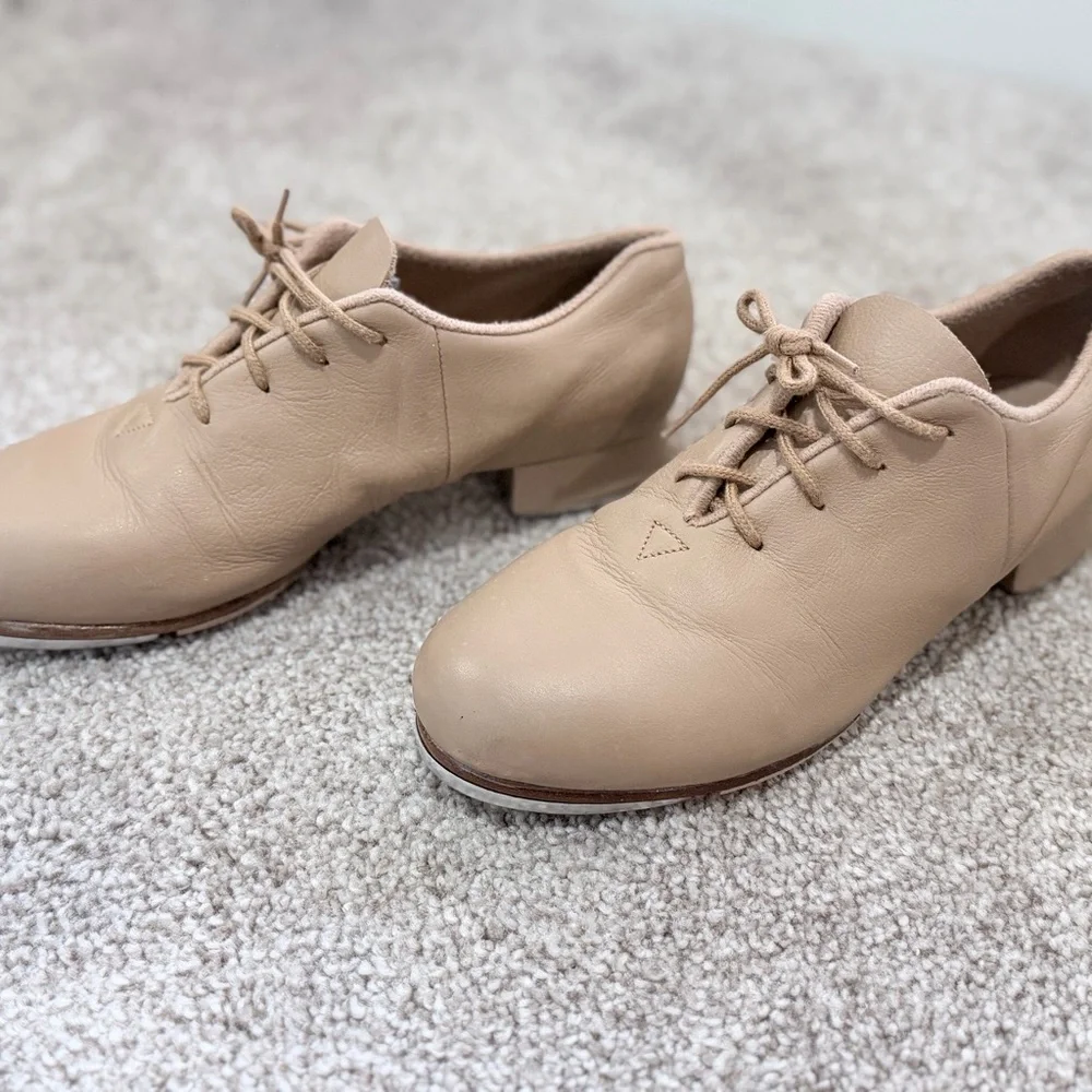 Bloch tap Shoes in Beige